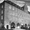Das Bild zeigt das Gewerkschaftshaus des ADGB und ist heute das Volkshaus in der Hans Böckler Straße