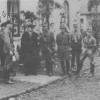 Das Bild zeigt die Täter, die am 10. November 1938 die Aumunder Synagoge in Brand steckten