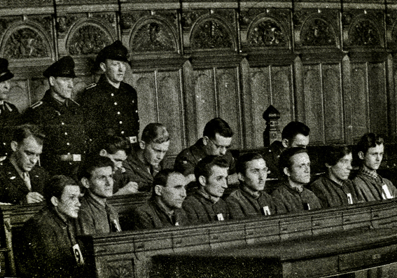 Eröffnung des Blockland-Mord-Prozesses am 25. Februar 1946 im Bremer Schwurgericht. Ausstellungsmaterial ›Versöhnung im Alleingang‹ – Wilhadi-Gemeinde, Steffensweg 89