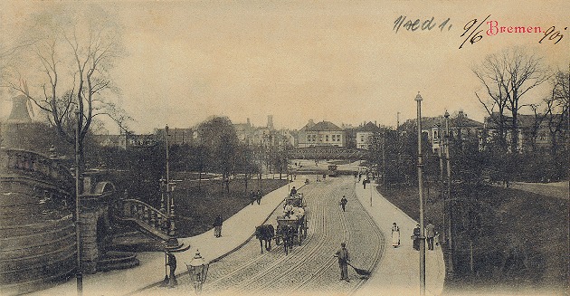 Das Bild zeigt die ehemalige Hafenstraße mit Eisenbahnbrücke mit Blick in Richtung Hafen/Walle