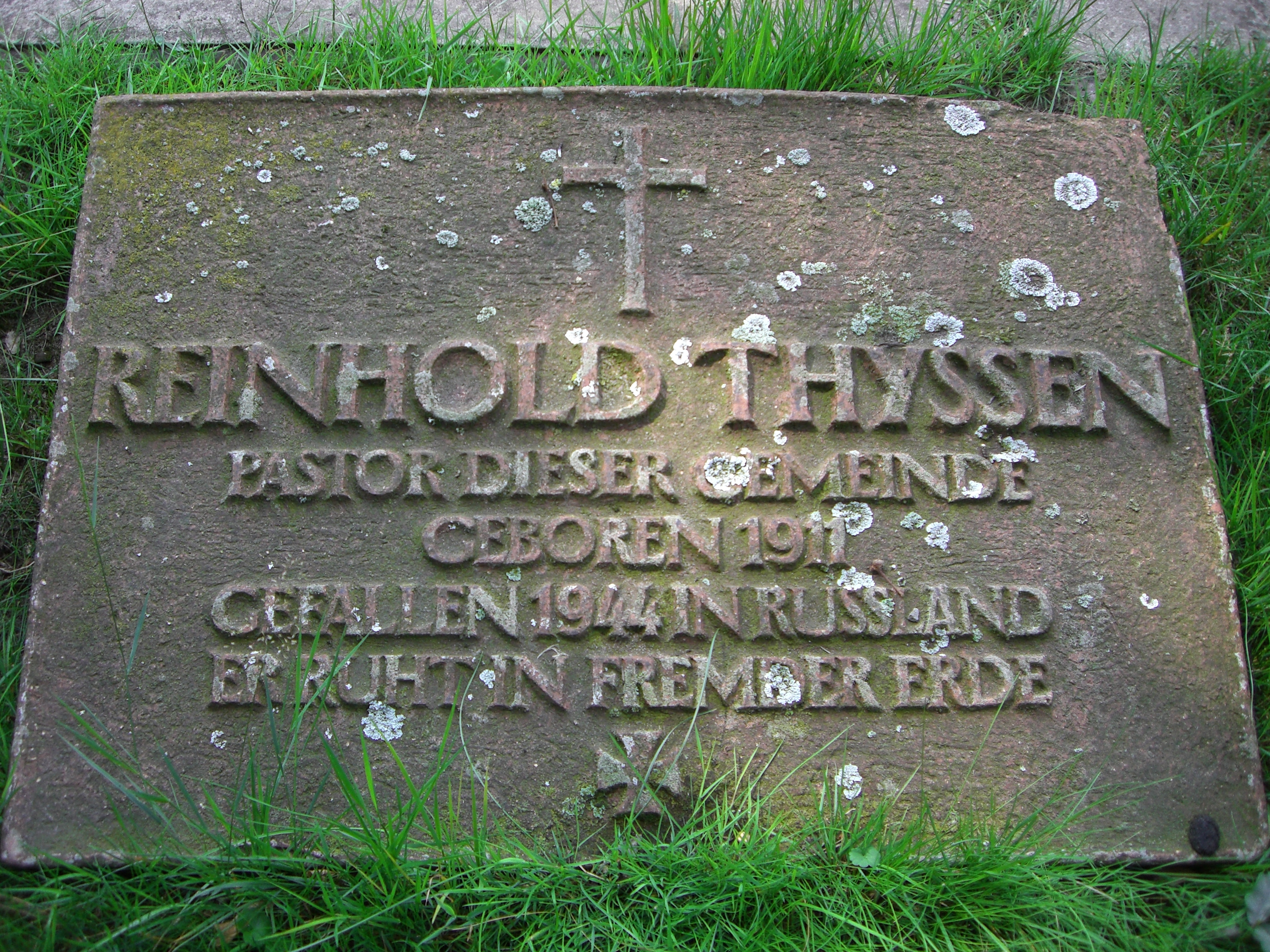 Dieses Bild zeigt die Gedenktafel für Pastor Reinhold Thyssen