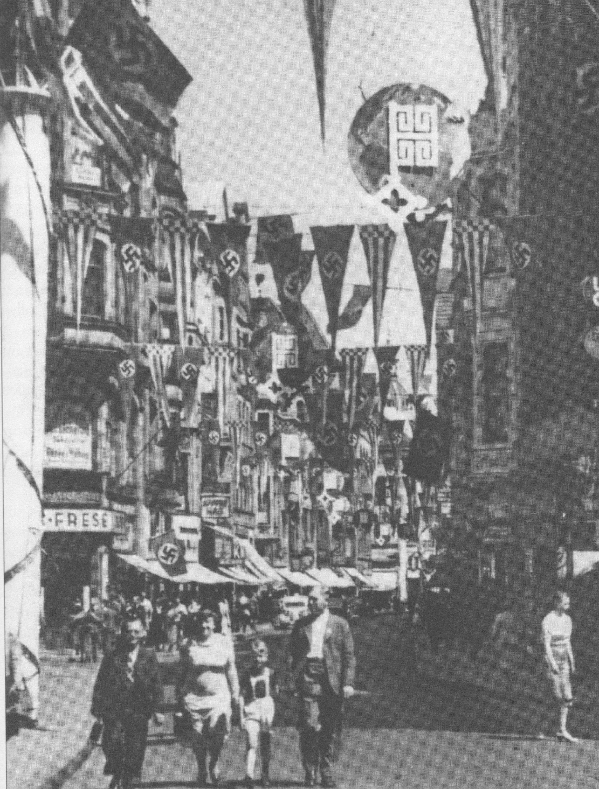 Dieses Bild zeigt die Beflaggte Sögestraße anlässlich einer Ausstellung im Jahre 1935