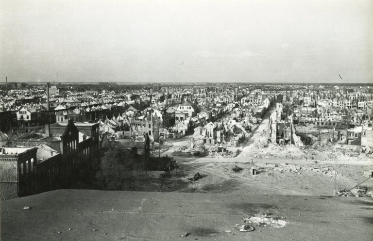 Kriegszerstörungen im Bremer Westen nach dem 132. Luftangriff am 18.-19.08.1944 (Foto Stickelmann)