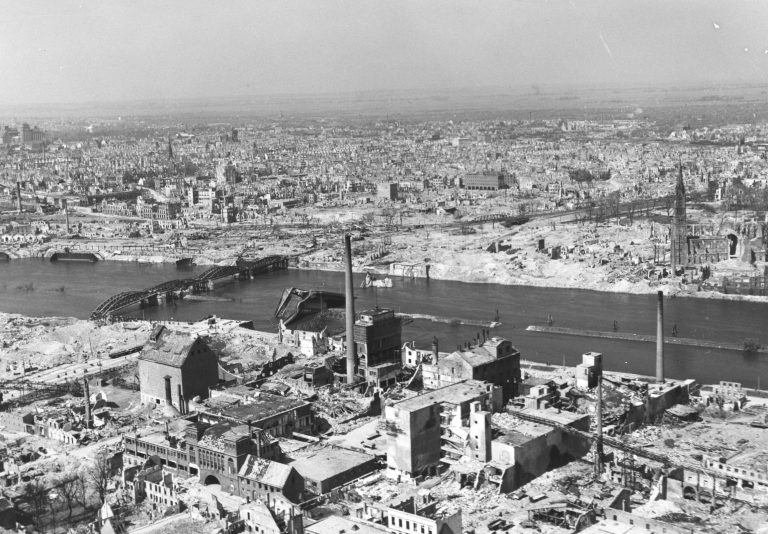 Bremen, Mai '45, Neustadt, Stephaniviertel, westliche Vorstadt, Volkshaus (Staatsarchiv Bremen)